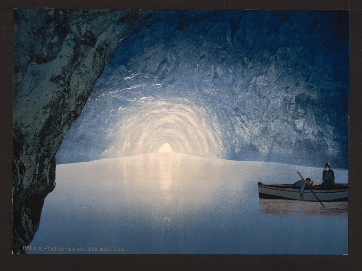 Ein historischer Photochrom-Druck der Blauen Grotte mit Ruderboot
