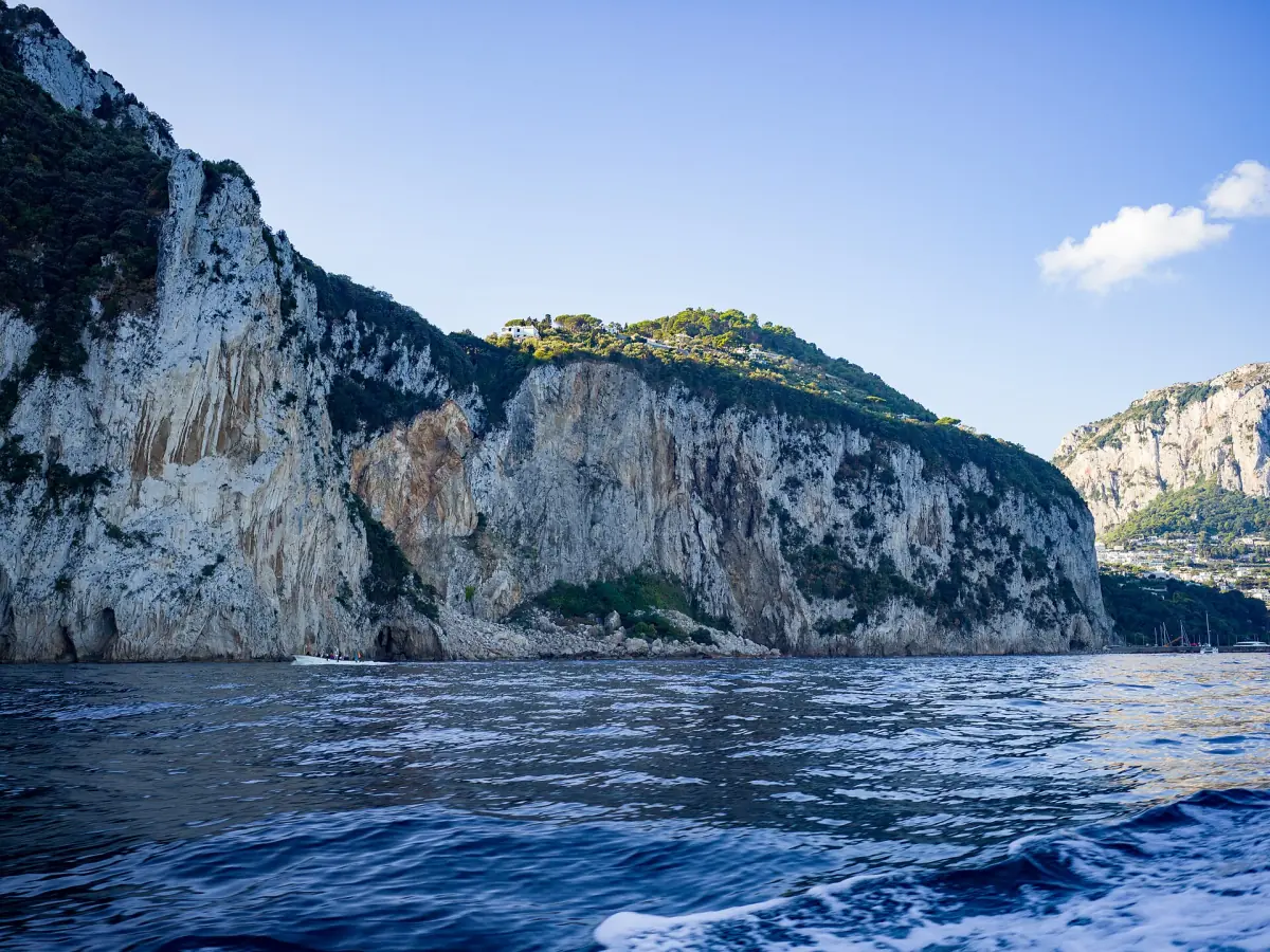 Weiße Felsen an der Nordküste von Capri