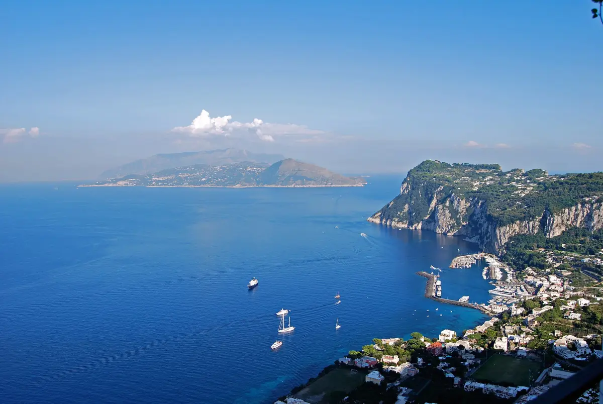 Der Blick von der Villa San Michele über die Bucht